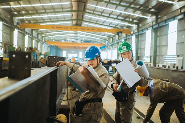 Đội ngũ kỹ sư quan sát hiện trạng, thực địa công trình
